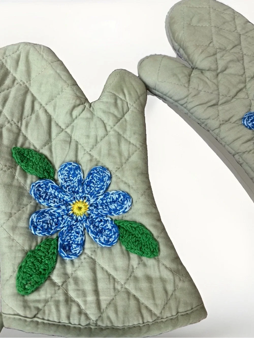 2pc Quilted Green Cotton Oven Mitt Set Blue Yellow Floral Flower Crochet